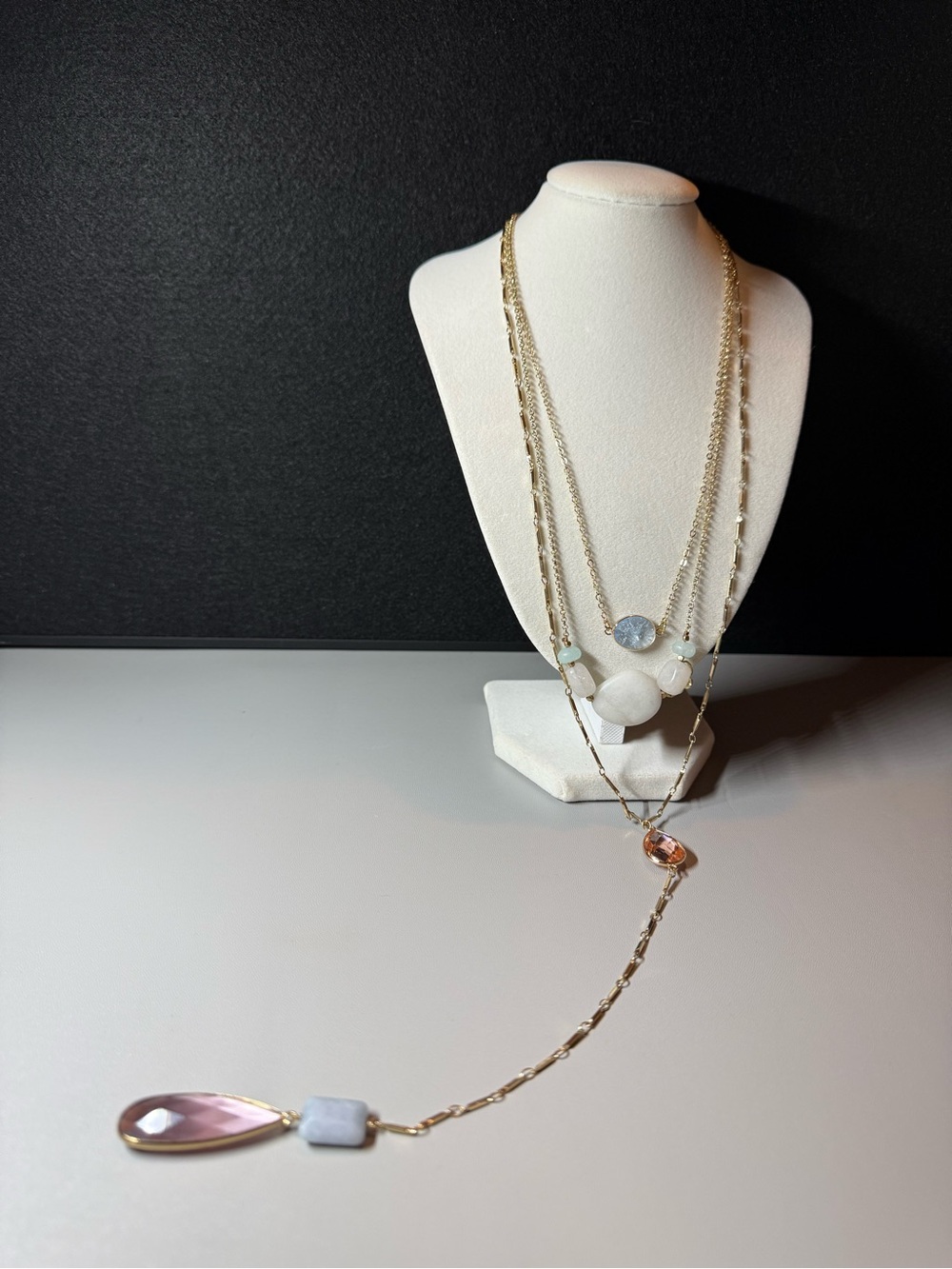 Gold Tone Layered Gemstone Statement Necklace Pink White Blue 🗽🖤